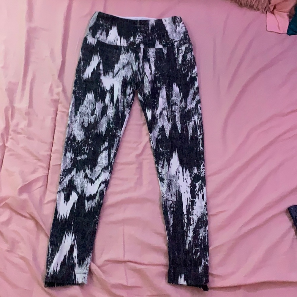 Women’s size medium snakes skin leggings